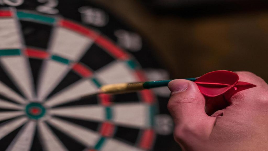 Jakie są zasady gry w darta?